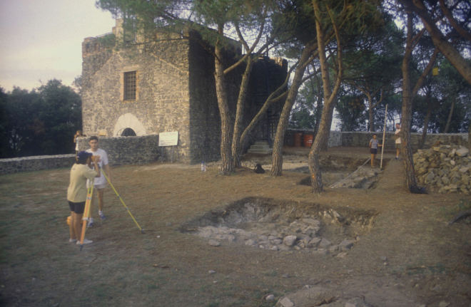 Començament de les excavacions del castell de Torcafelló.