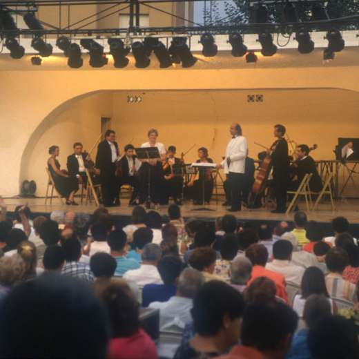 Concert de l'orquestra de cambra de l'Empordà amb la soprano de Maçanet, Susanna Clarió, celebrat a la Pista Jardí.