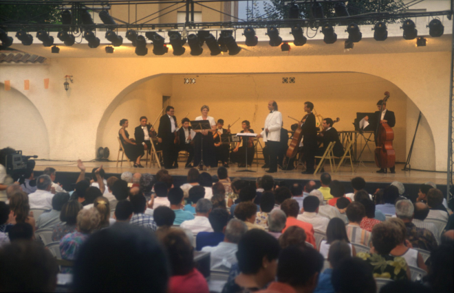 Concert de l'orquestra de cambra de l'Empordà amb la soprano de Maçanet, Susanna Clarió, celebrat a la Pista Jardí.