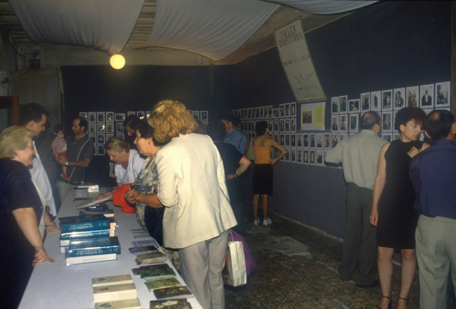 L'exposició de fotografies a l'antiga casa Cal Ubà.