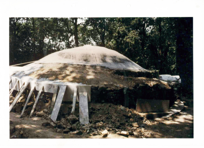 Detall de les obres de restauració del pou del glaç de Buscastell.