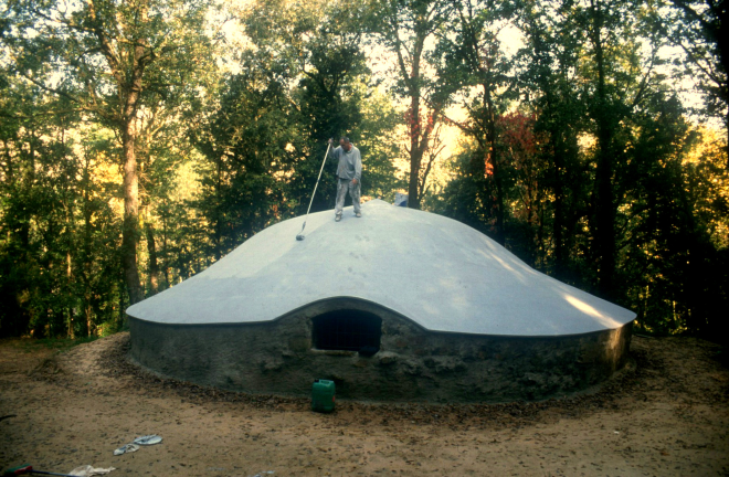 La cúpula del pou del glaç, ja restaurada.