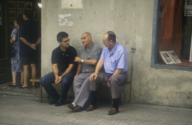 A cal Ubà de la plaça, el Taller d'Història durant molts anys hi montava una exposició de fotografies de temes diferents relacionats amb la nostra vila.En aquests foto podem veure a en Joaquim Bosch Font, en Josep Vila propietari de la finca i Martí Ros