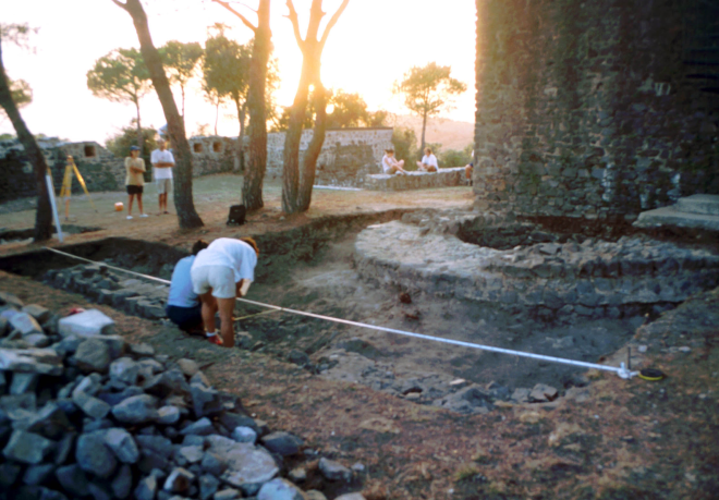 Treballs d'excavació al castell de Torcafelló.