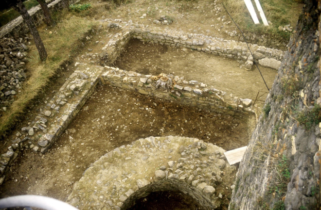Excavacions al castell de Torcafelló.