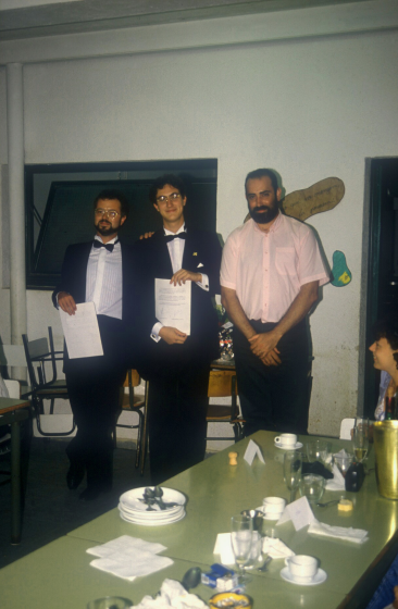 Sopar de final d'excavacions al Palau de Foixà celebrat als menjadors dels col·legis. En la foto Joan Llinàs, Marc Sureda i Alfons Ramírez, integrants de l'equip directiu de les excavacions.