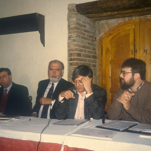 Presentació al Palau de Foixà del número fet pel Taller d'Història dedicat a Maçanet, del llibre monografia Cuaderns de la Revista de Girona.D'esquerra a dreta: Joan Domènec, Joan Sagués, en aquell moment delegat de cultura de la Generelitat de Girona i
