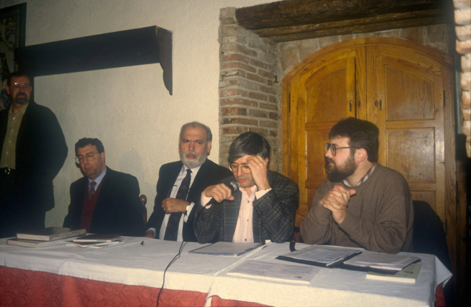 Presentació al Palau de Foixà del número fet pel Taller d'Història dedicat a Maçanet, del llibre monografia Cuaderns de la Revista de Girona.D'esquerra a dreta: Joan Domènec, Joan Sagués, en aquell moment delegat de cultura de la Generelitat de Girona i