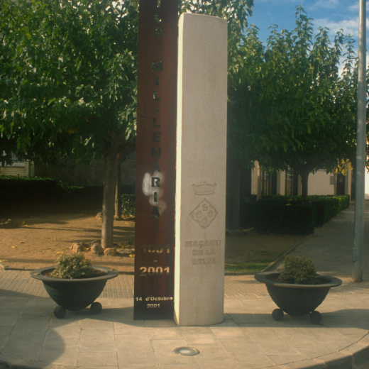 Monòlit commemoratiu de les festes del 