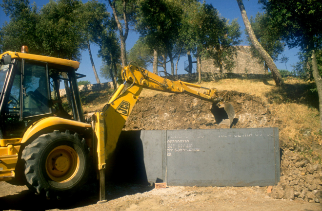 Treballs de reconstrucció de l'entorn del castell de Torcafelló.