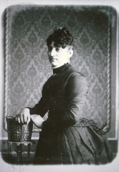 Cristina Tarrés, cotillaire de Maçanet del segle XIX, mare de Miquel Coll, que fou l'últim sastre artesà de Maçanet.