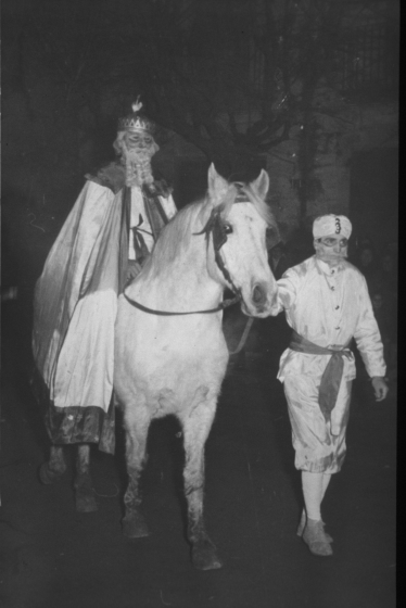 Primeres cabalcades dels Reis Mags a Maçanet de la Selva. El rei es desconeix. El patge és en Pere Parera.