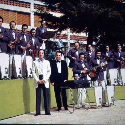 Fotografia de l'agost de 1965 amb la cobla-orquesta internacional Maravella amb el seu fundador i director Lluís Ferrer als pocs anys de la seva fundació.