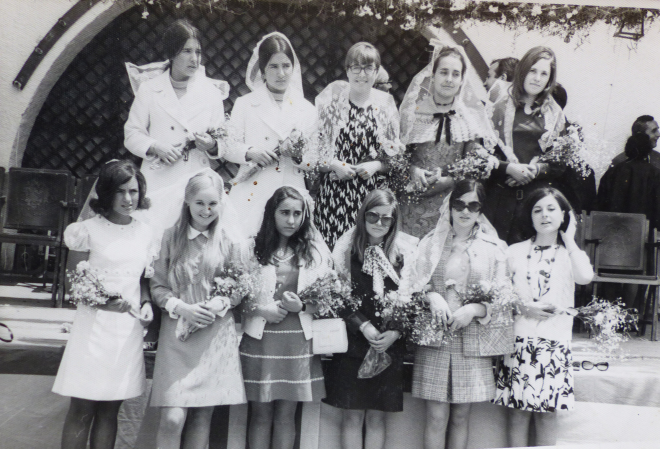Elecció de la pubilla i dames d’honor.
A dalt esquerra Carme Bou i Montse Bou, Nuri Rovira, Joana Pons, Marta Suris. A baix Anna Maria Rovira, Pilar Vila, Matilde Gironès, Mercè Rey, Maria Rosa Costa, Carme Mateu