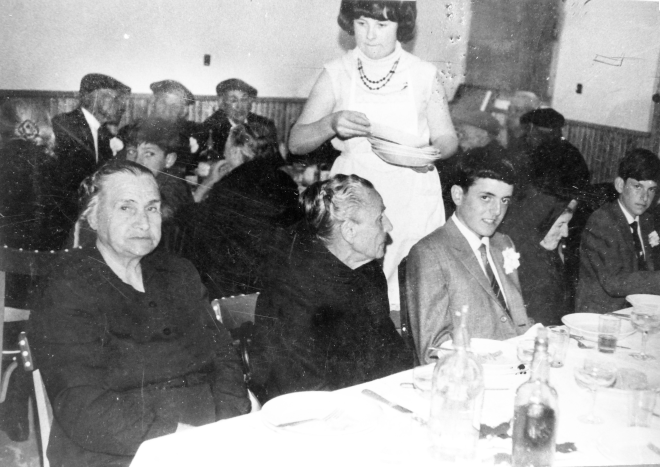 Festa de la vellesa.
Dolors Orench Turbany Quim Serra  àvia i Miquel Sobiranes cambrera Nuri Güell