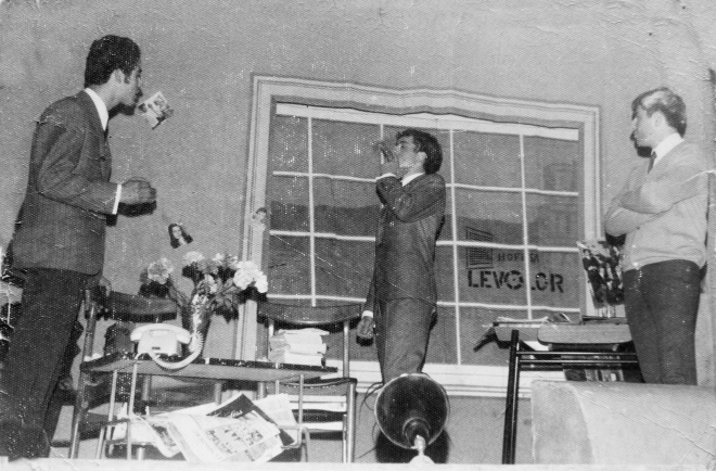 Sainet cal retratista.
Salvador Roca, Quim Serra, Miquel Gispert