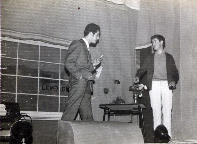 Teatre sainet cal retratista.
Salvador Roca i Quim Bosch