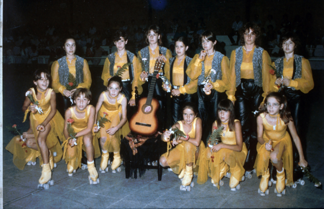 Grup de patinatge artístic de Maçanet.

Dretes: Montse López, Maribel Carreras, Anna Roca, Rosa M Bancells, Eva Mateu, Roser Llinàs i Mònica Carreras.

A terra: Lídia Mateu, Ramona Guinart, Anna Vila, Ester Tresserras, Montse Quintana i Neus Planas.