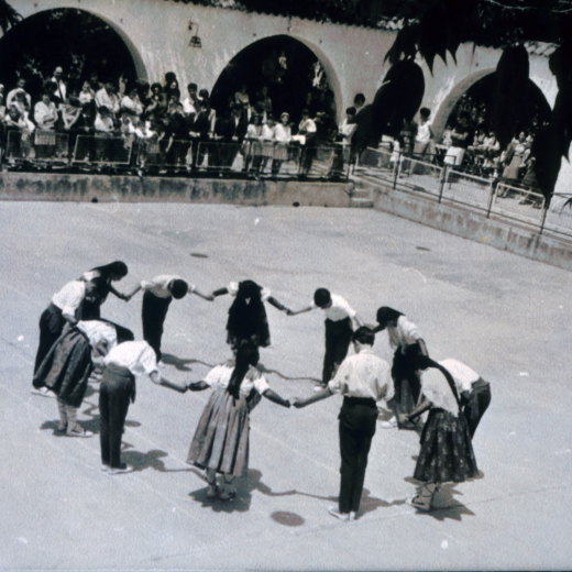 Festa d'homenatge a la vellesa.

Actuació a la pista jardí del ballet organitzat per Mn. Francesc Berga