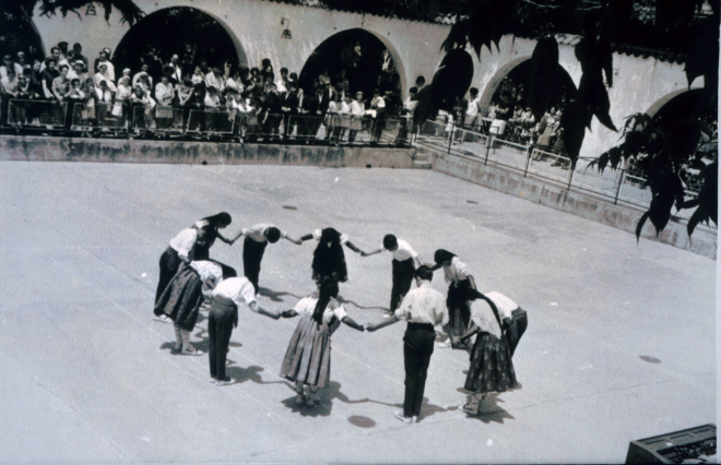 Festa d'homenatge a la vellesa.

Actuació a la pista jardí del ballet organitzat per Mn. Francesc Berga