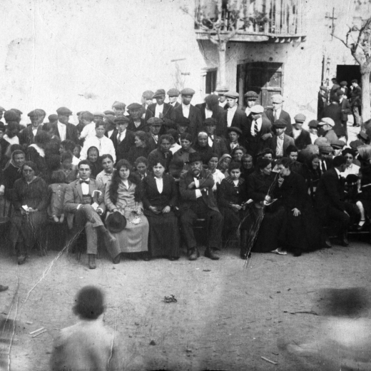 Festa de l'arbre a la plaça de Maçanet.