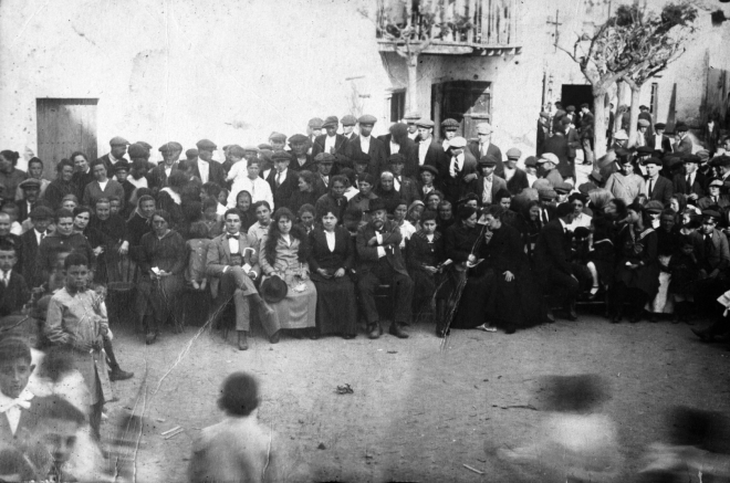 Festa de l'arbre a la plaça de Maçanet.