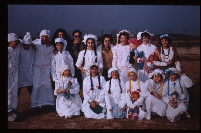Festa de Carnaval als col·legis.

Mestres: Srtes Ochoa, Dolors Torrent, Eva i Coloma Surós.

Alumnes: Marcos Giralt, Manel Rubio, Daniel Massegú, Carles Munsó, Montse López, Yolanda Garcia, Eva Mateu, Ramona Guinart, Anna Tarrés, Eva Tello, Neus Planas, Montse Granados, Anabel Ros.