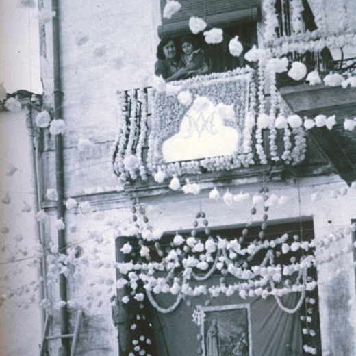 Vinguda de la Verge de Fàtima.

Detall del carrer de Sant Sebastià amb una punta del balcó de la casa de Can Palmada avui desapareguda.