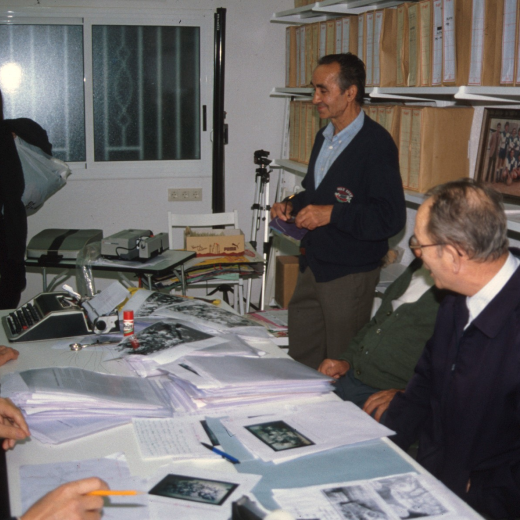 En Narcís Batallé i en Martí Rossell amb d'altres integrants del Taller d'Història el Gener de 1990