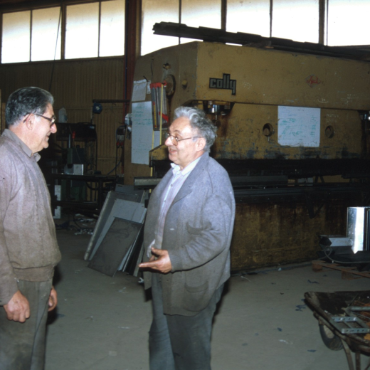 Els germans Saturní i Francesc Costa en el Taller mecànic de la seva propietat.