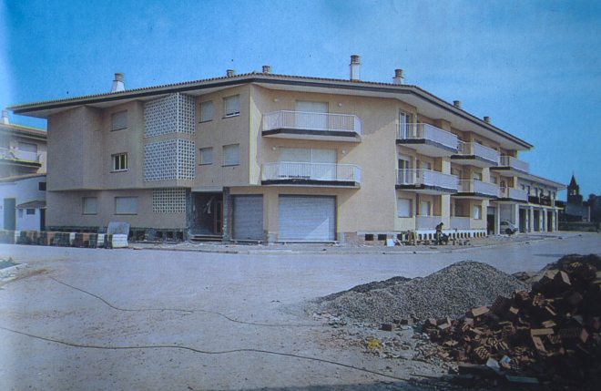Cantonada del carrer Montseny i Avinguda Sant Llorenç de Maçanet de la Selva.