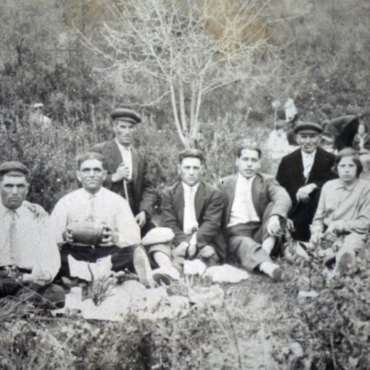 Festa del Vilar en Jaume Gener Marc (Ribas), Joan Matas Call (Rauret, ) LLorens Matas Call (Rauret), RAmon Gener Boris (avi Ribas), Jaume Turon Grebol (Toni), Josep Espriu (Moreno), Narcis Matas Vall·llosera, Elvira Matas, Maria Call de Can Rauret.