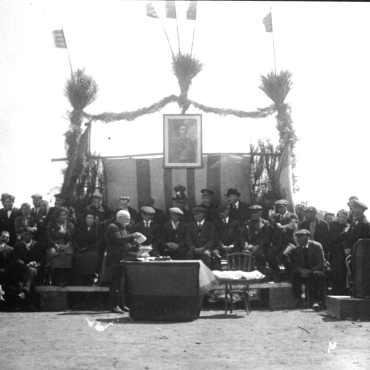 Festa de la Mutualitat a Maçanet en els terrenys on més tard s'hi edificaven els nous col·legis inaugurats l'any 1923