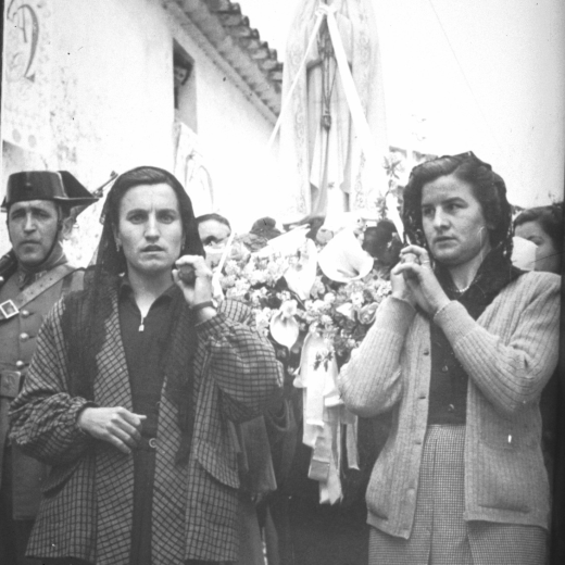 Vinguda a Maçanet de la Verge de Fàtima. En la processó i com a portadors de la imatge de la Verge, la Cinta Reyner, i la Maria Roca, també el sargent de la guàrdia civil amb comandament a Riudarenes. Benito Cinta Bravo que junt amb un altre guàrdia civil formaven la 