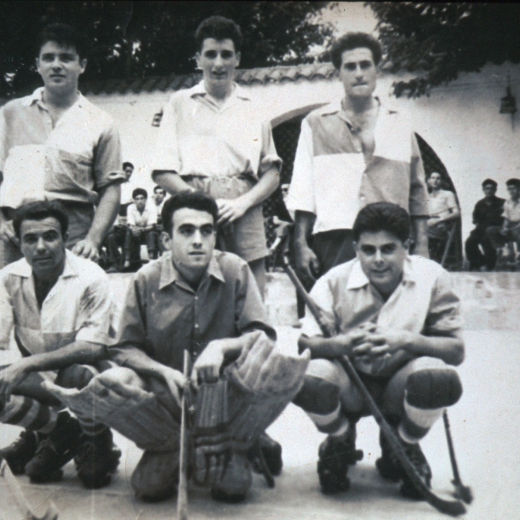 Equip d'hoquei del SHUM l'any 1956.

Ernest Maresma, Pere Parera i Benet Pons a darrera i Pere Martinell, Josep Codina i Josep Pujol ajupits al davant.