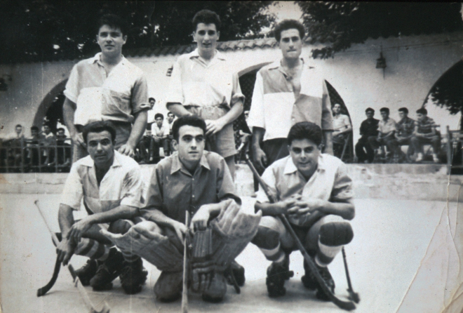 Equip d'hoquei del SHUM l'any 1956.

Ernest Maresma, Pere Parera i Benet Pons a darrera i Pere Martinell, Josep Codina i Josep Pujol ajupits al davant.