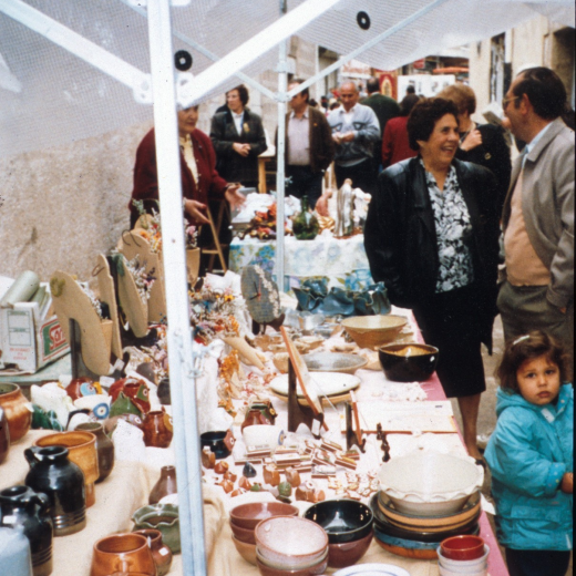 Detall de la Fira artesanal de Maçanet l'any 1991. A la dreta Felix Jimenez i la seva muller Julia Justo