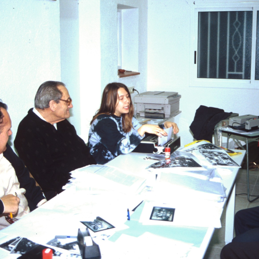 Taller d'història de Maçanet: Narcís Vilella, Josep Reyner, Marina Campeny. Dret en Narcís Batallé. Es troben en els treballs de confecció del llibre 