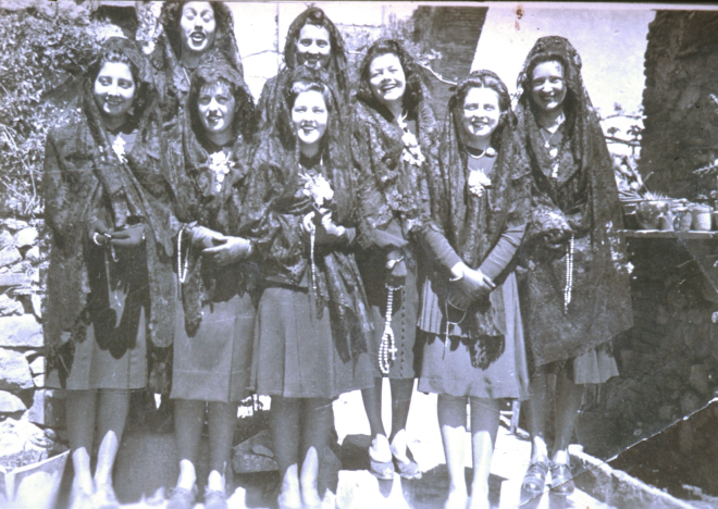 Caterina Viader, ? , Soledat Roca, Maria Tomàs G., Maria Roca Francesch (Mulu), Joana Bosch Rossell, Pepita Negre Tarrés, Maria Serra (Sureda).