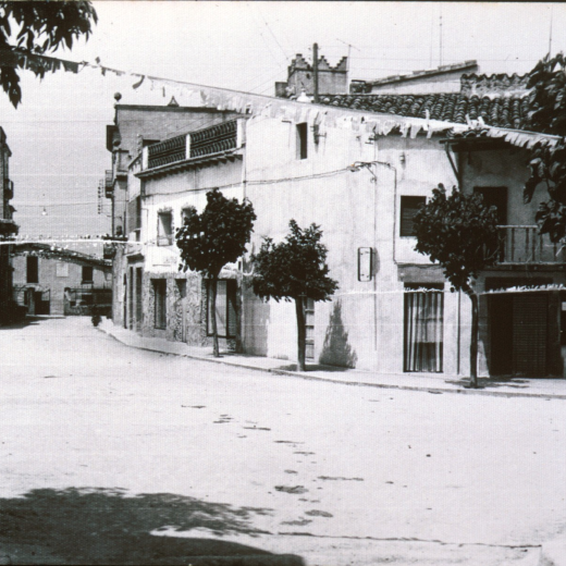 Detall de la plaça de l'Església els anys 60