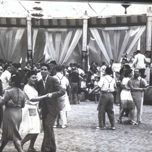 Ball a l'envelat amb l'orquestra l'As d'Anglés per la Festa Major de l'any 1944. Això és un 