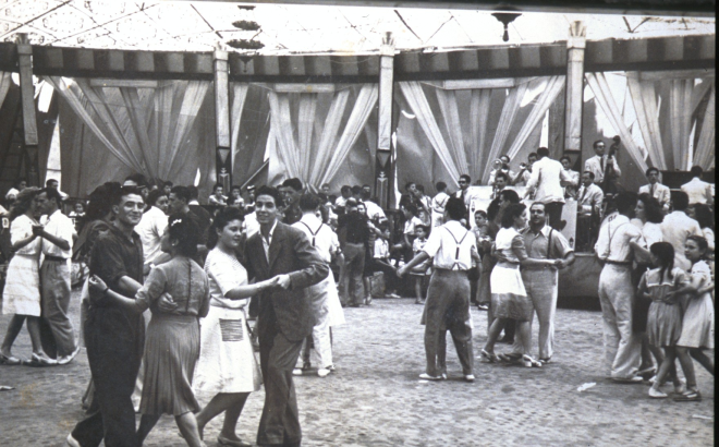 Ball a l'envelat amb l'orquestra l'As d'Anglés per la Festa Major de l'any 1944. Això és un 