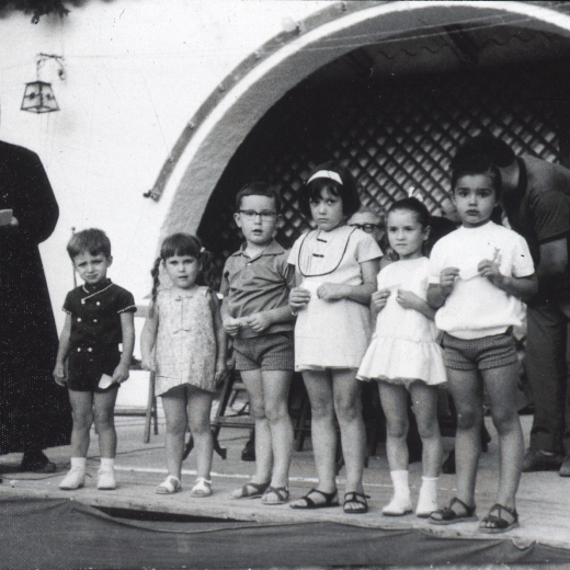 Festa d'homenatge a la vellesa.

Mn Francesc amb Salvador Guinart, una nena, Josep Tomàs, Anna Tomàs, Encarna Ulesa i Marta Aregay