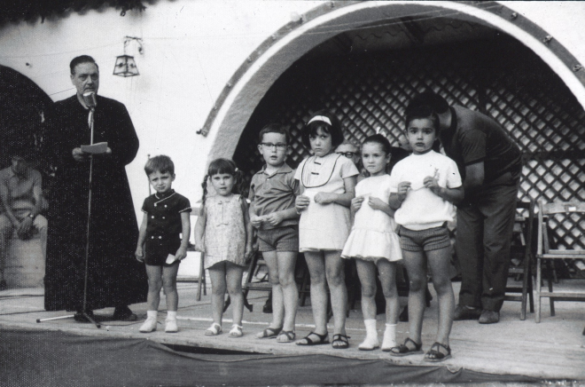 Festa d'homenatge a la vellesa.

Mn Francesc amb Salvador Guinart, una nena, Josep Tomàs, Anna Tomàs, Encarna Ulesa i Marta Aregay
