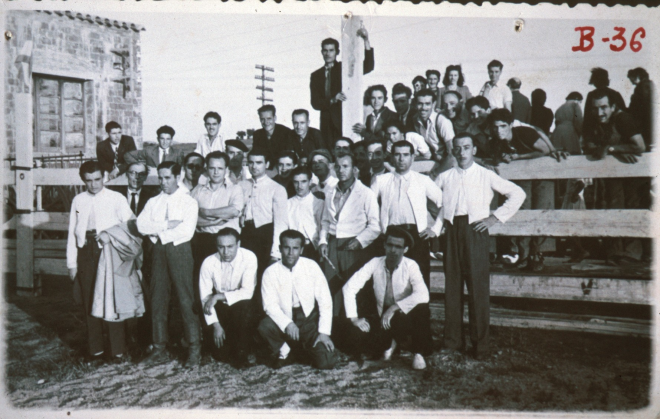Cuadrilla actuant a la cursa de braus de l'any 1944. Ramón Deulofeu, Lluís Ruscalleda, Agustí Xarbau.