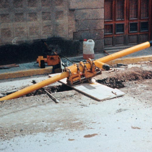 Treballs d'instal·lació del gas natural a Maçanet l'any 1991
