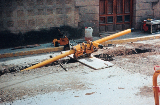 Treballs d'instal·lació del gas natural a Maçanet l'any 1991