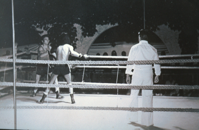 Una vetllada de boxa a la pista jardí per la Festa Major de l'any 1974