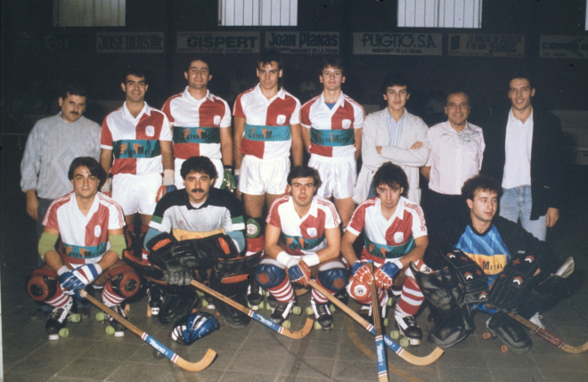 SHUM - temporada 1988 - 1989. Primer ascens a Divisió d'honor.

D'esquerra a dreta: Simó Serra utiller, Antoni Palau, Xavier Hugas, Lluís Planas, Joaquim Rubio, Jordi Munsó, Florentí Arumí entrenador i Carles Parés delegat.

A davant: Eduard Masnou, Joan de Higues, Xavier Roura, Rafel Bancells i Josep Oliva.