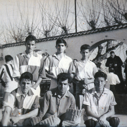 Equip del SHUM l'any 1960.

D'esquerra a dreta: Narcís Selva, Josep Artigas, Narcís Vila.

A davant: Joaquim Codina, Joan Selva i Josep M Quellos.